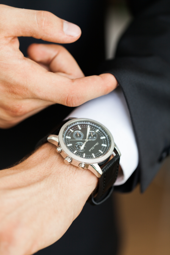 Aurum Watches - Auf Uhr schauen
