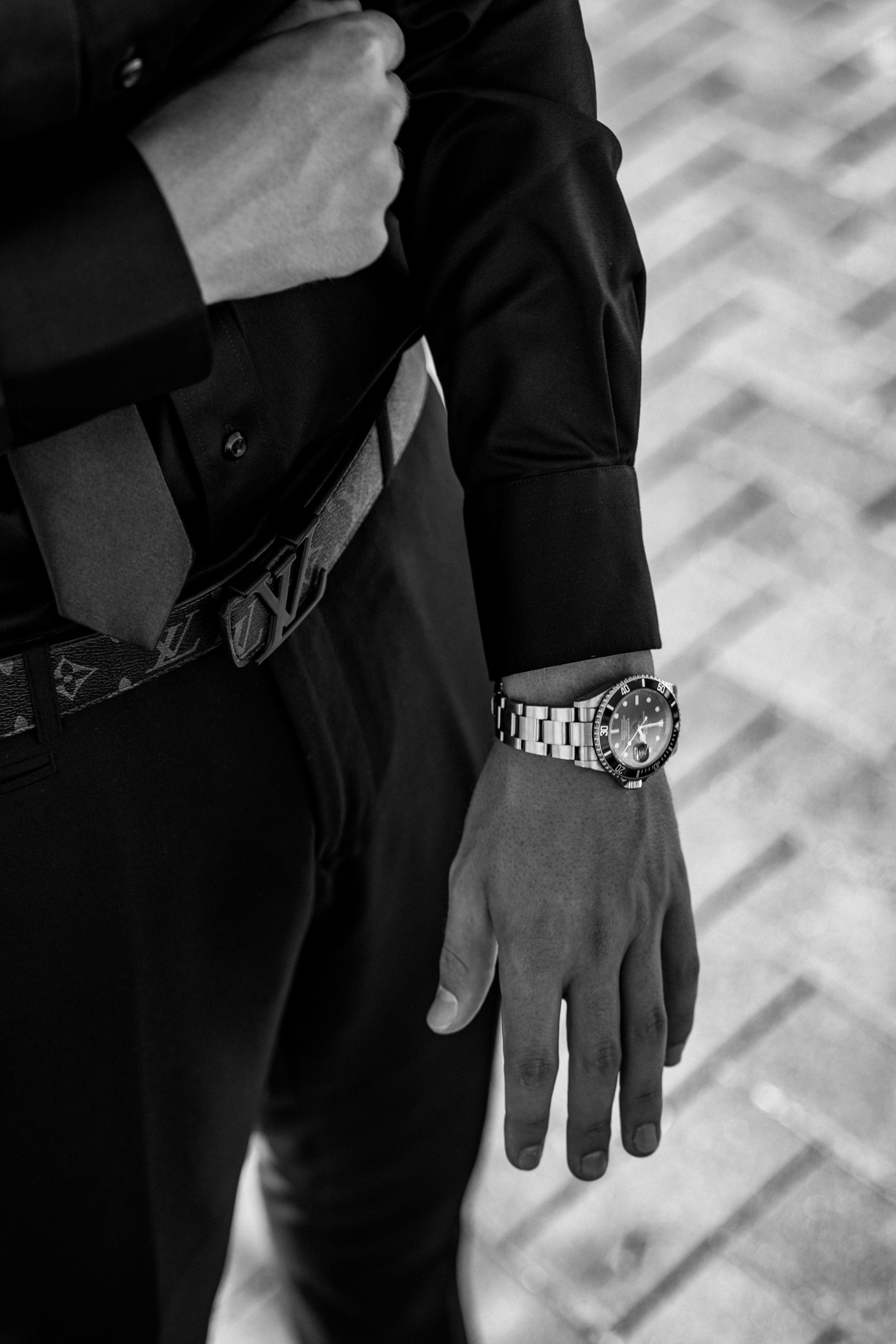 Aurum Watches - Luxus Statement - Mann im Anzug und Rolex